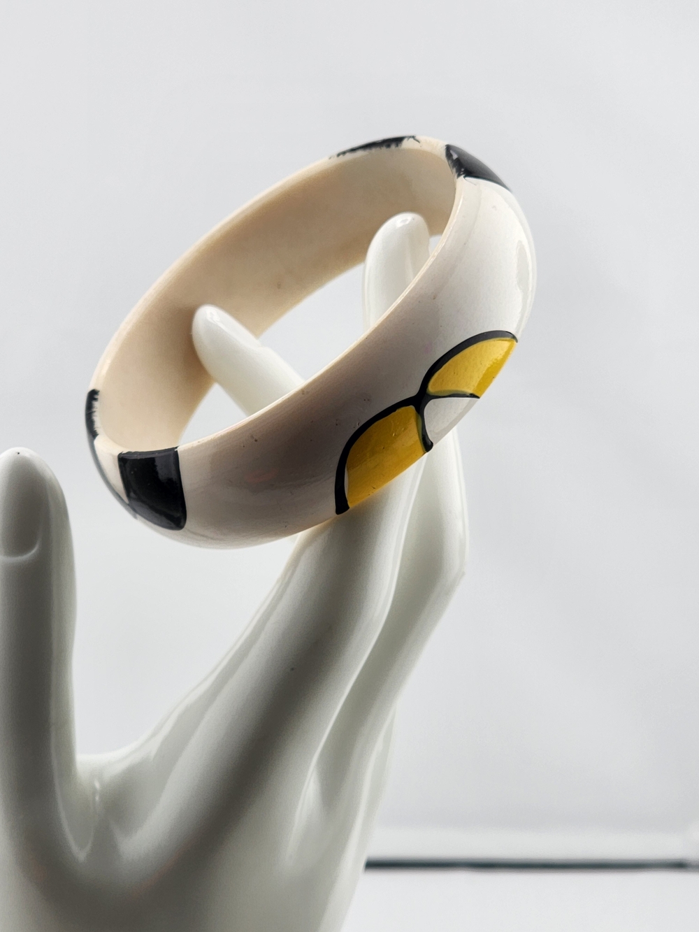 8in Hand-Painted Cream and Yellow Resin Bangle Bracelet 0514